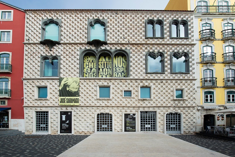 Diamond-point façade of Casa dos Bicos