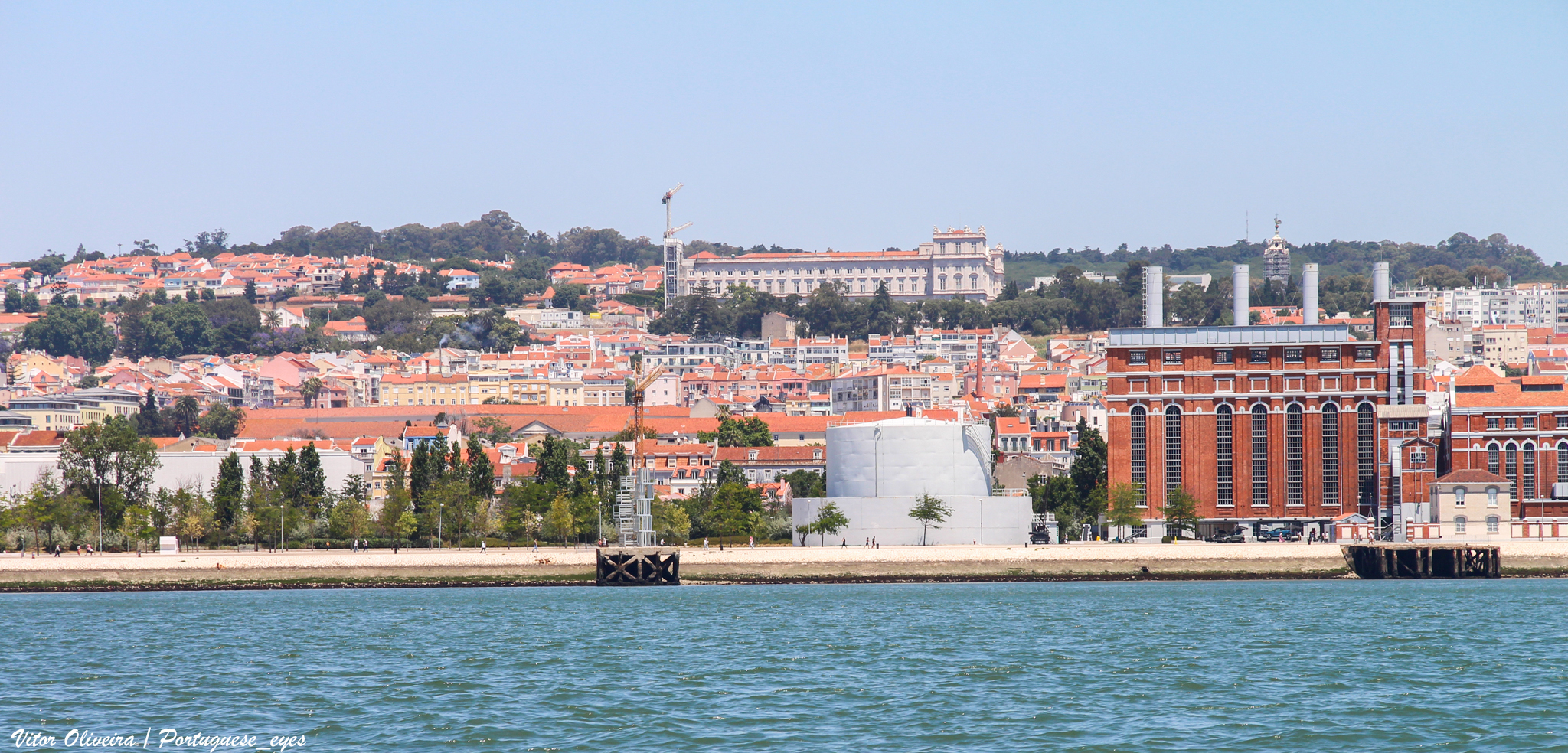 Central Tejo de tijolo vista do rio