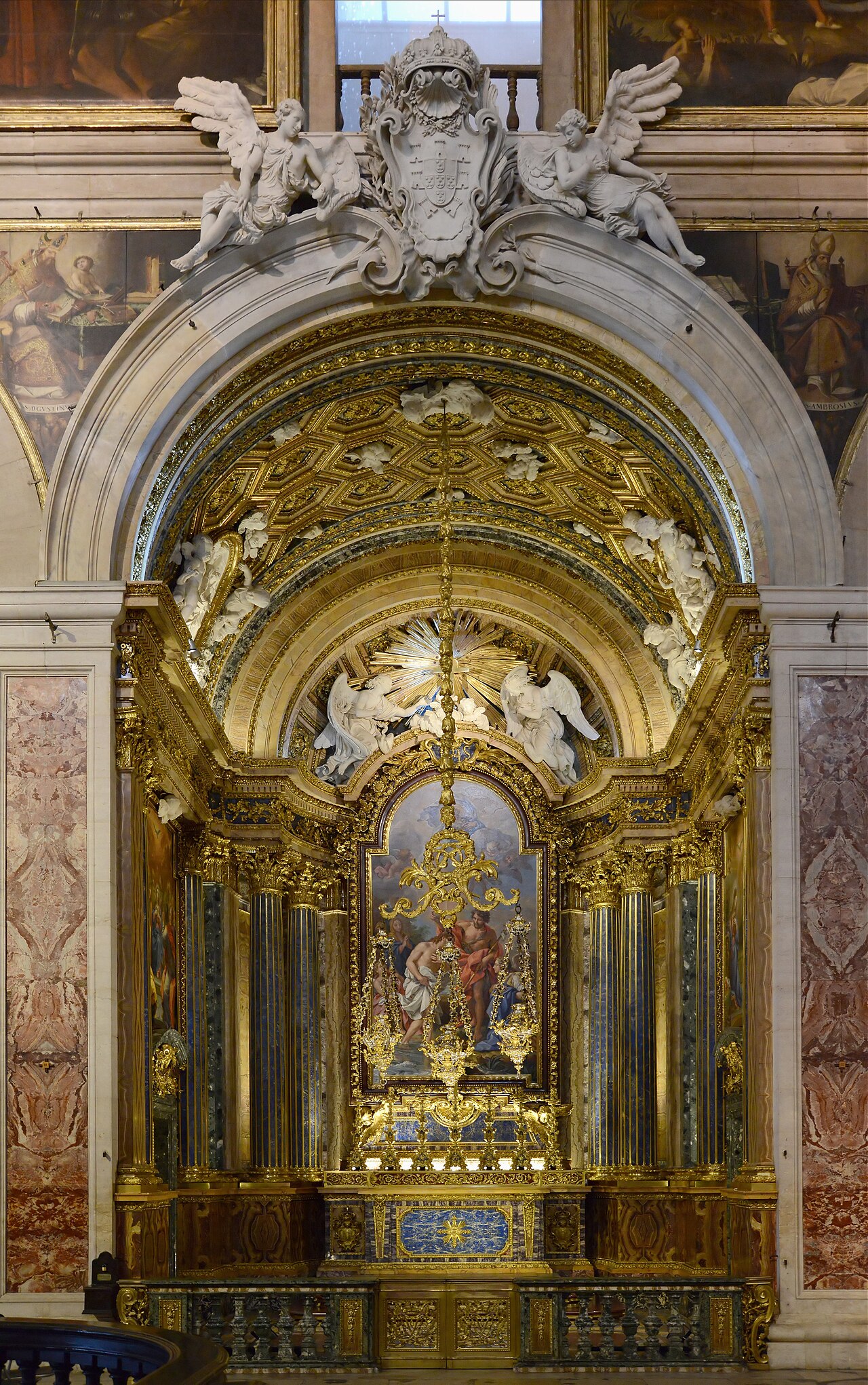 Detail of an ornate side chapel at São Roque